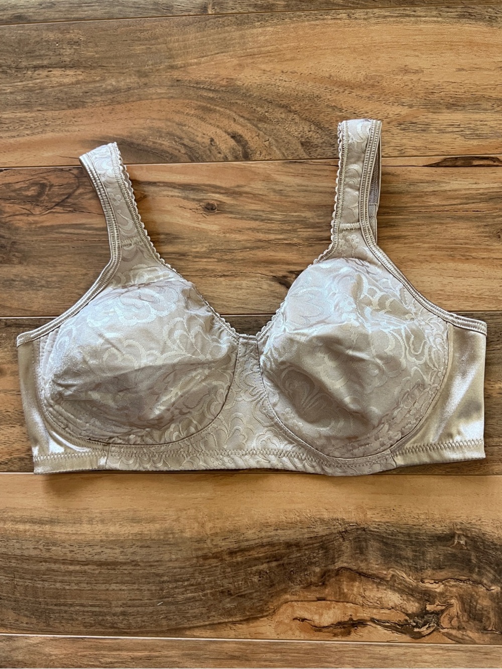Playtex 38C Satin Shimmer Floral Full Coverage Bra Wirefree Nude NWOT